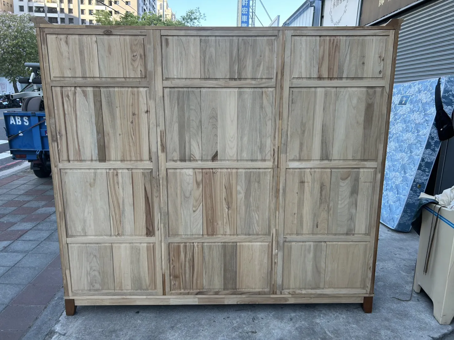 樟木八尺推門衣櫃＄16800