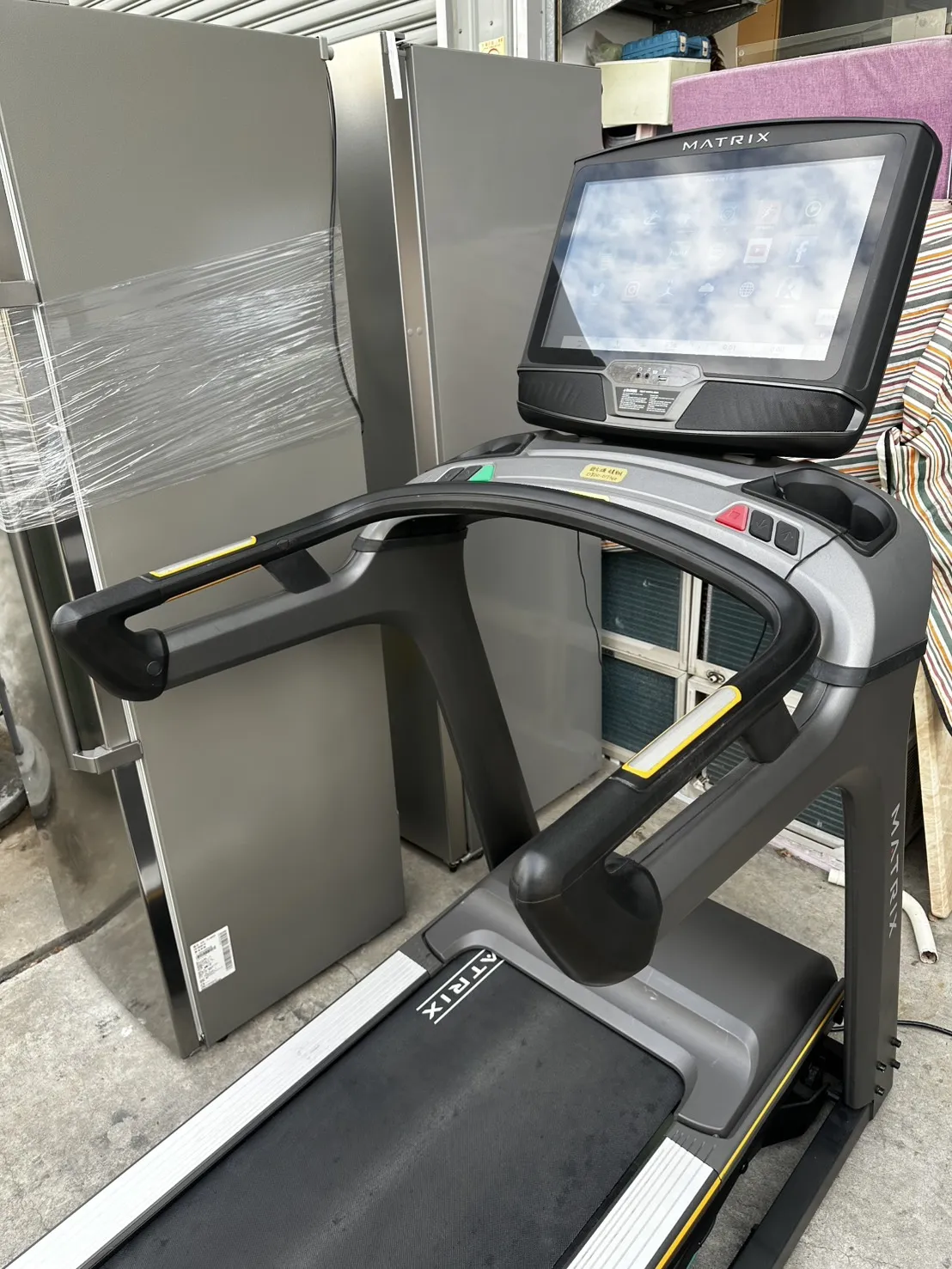 喬山智能電動跑步機＄88000