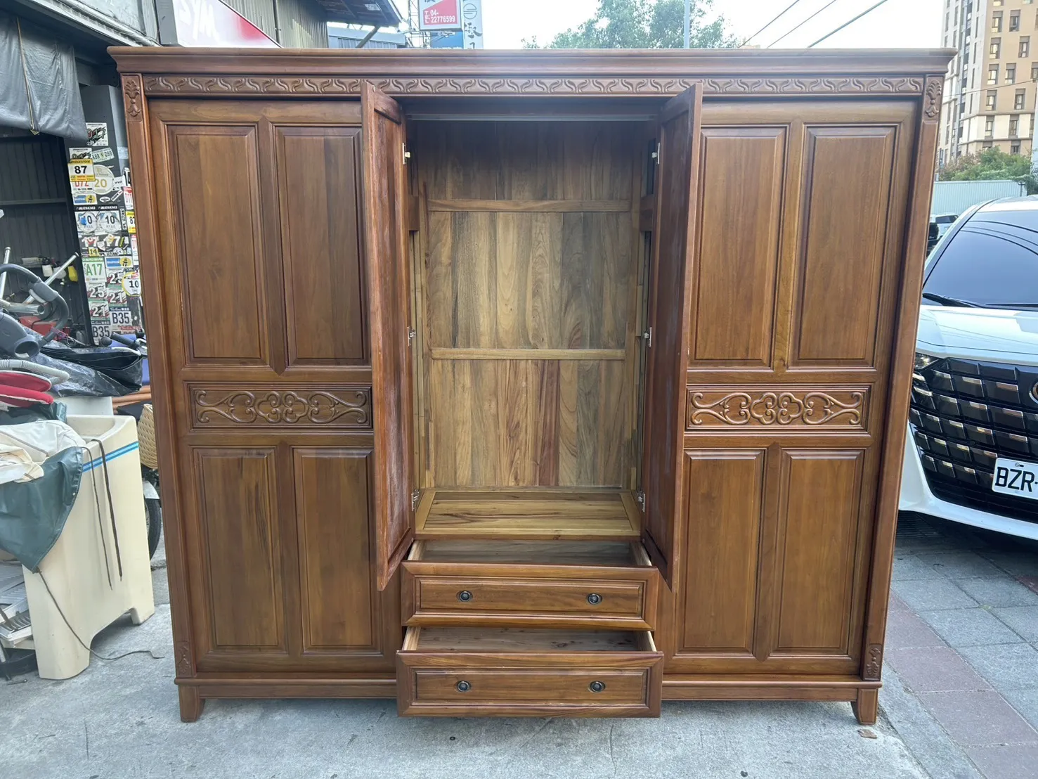 樟木八尺推門衣櫃＄16800