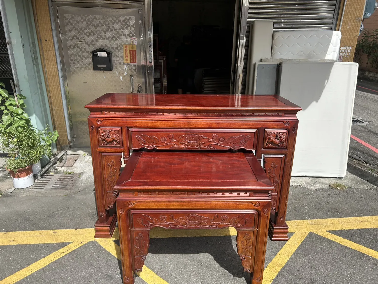 花梨木神桌 附桌面玻璃＄12500