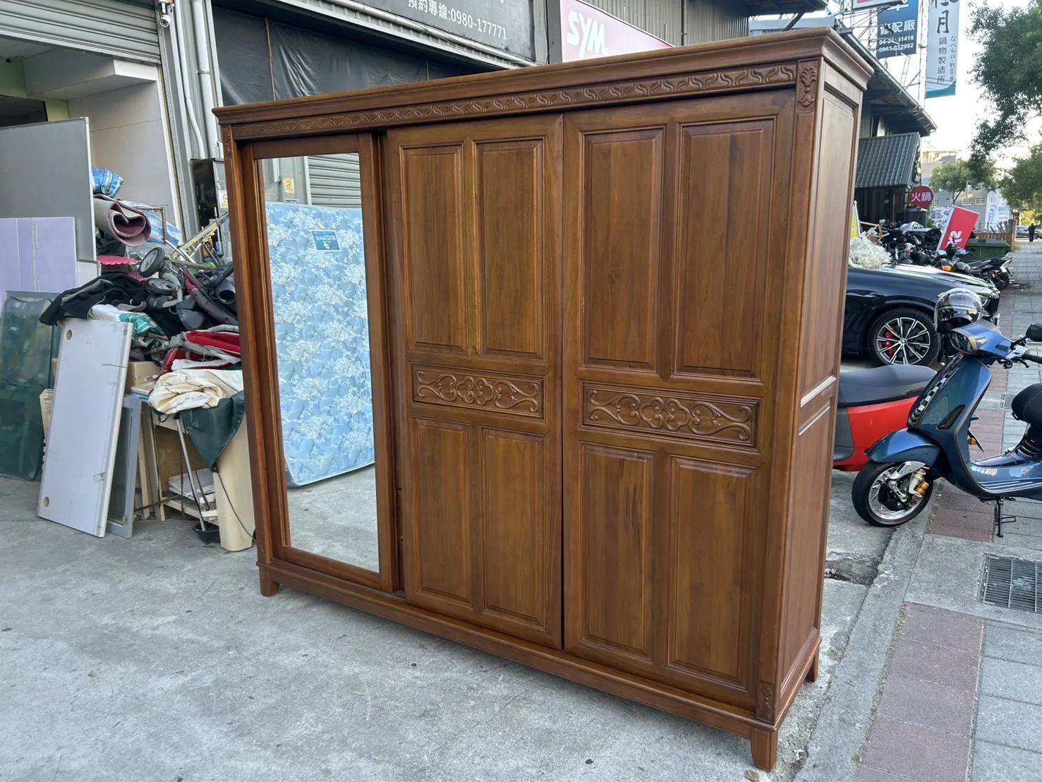 樟木八尺推門衣櫃＄16800