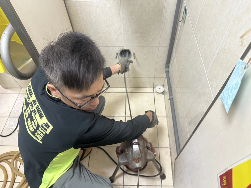 清通小便斗管路