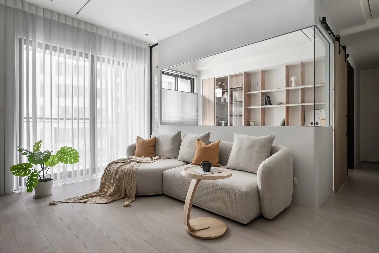 新成屋最熱門窗簾：直立柔紗簾的 CP 值到底有多高？