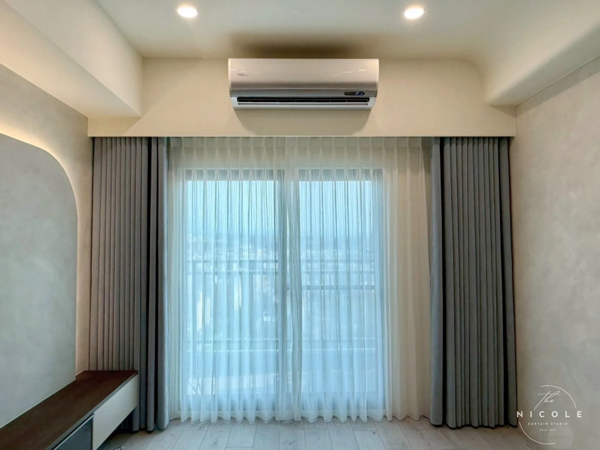 《亮漾地中海》竹南頭份窗簾設計案例｜灰藍調優雅綻放，打造質感居家生活