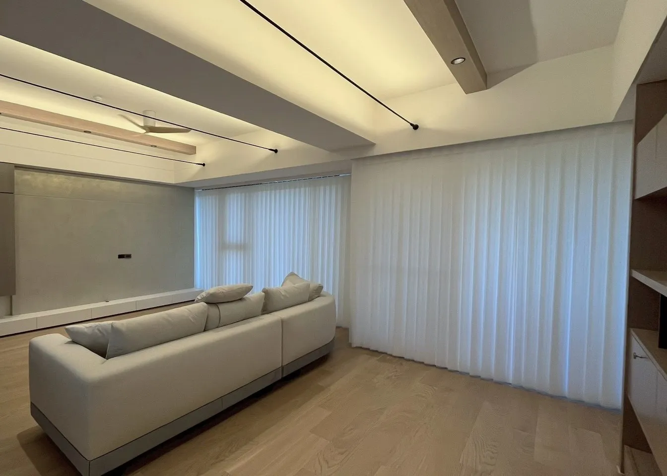 穿越簾(直立柔紗簾)