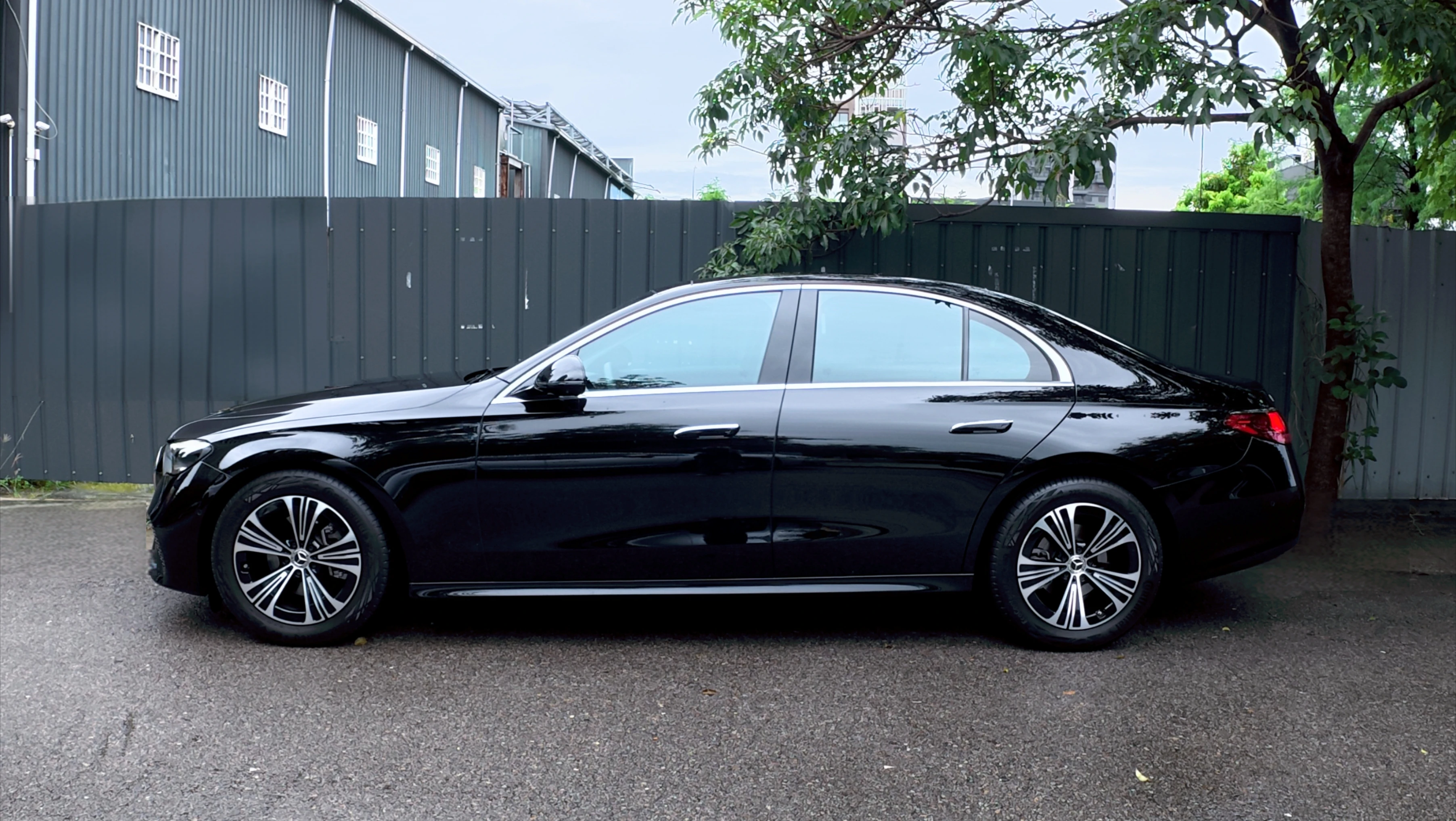 2025 M-Benz E200 Luxury (W214)#3425