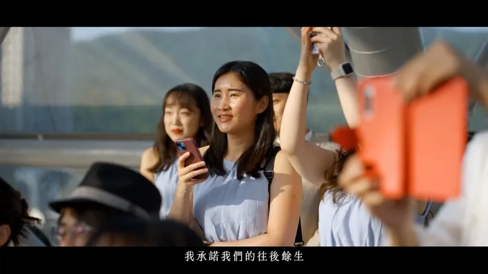 一張含有 人員, 人的臉孔, 服裝, 女孩 的圖片自動產生的描述