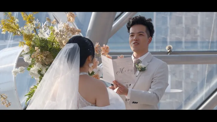 一張含有 新娘, 結婚禮服, 人員, 新娘服裝 的圖片自動產生的描述