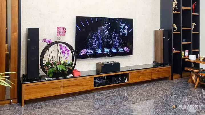 KEF Q
