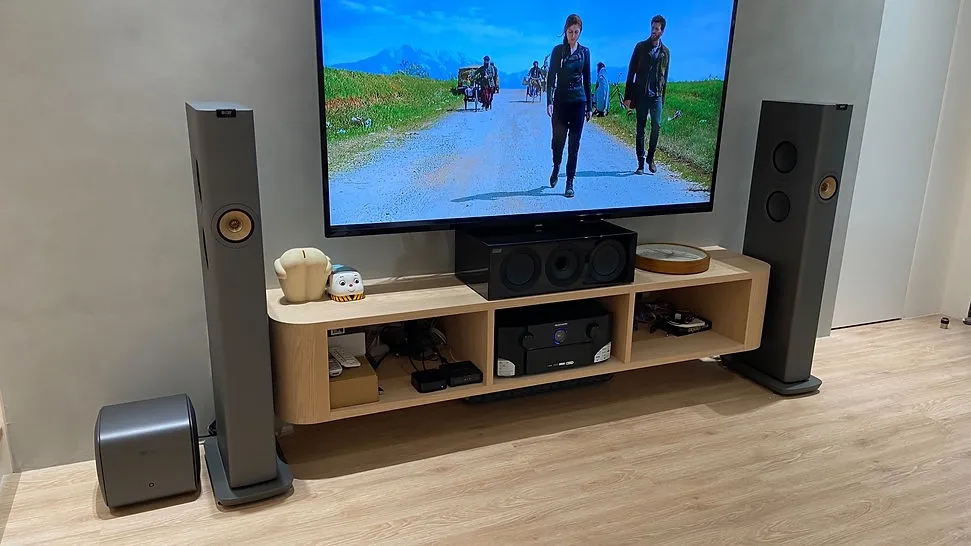 KEF LS60