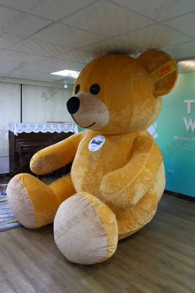 Crabtree & Evelyn – Teddy Bear Giant Inflatable Character