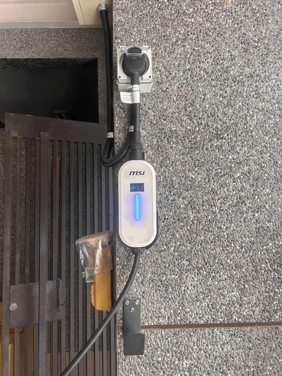 MSI Ezgo 電動車旅充安裝範例