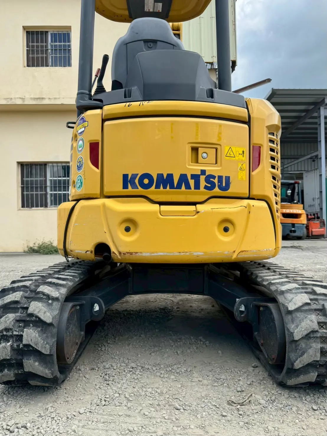 KOMATSU PC30MR-52016y 67h