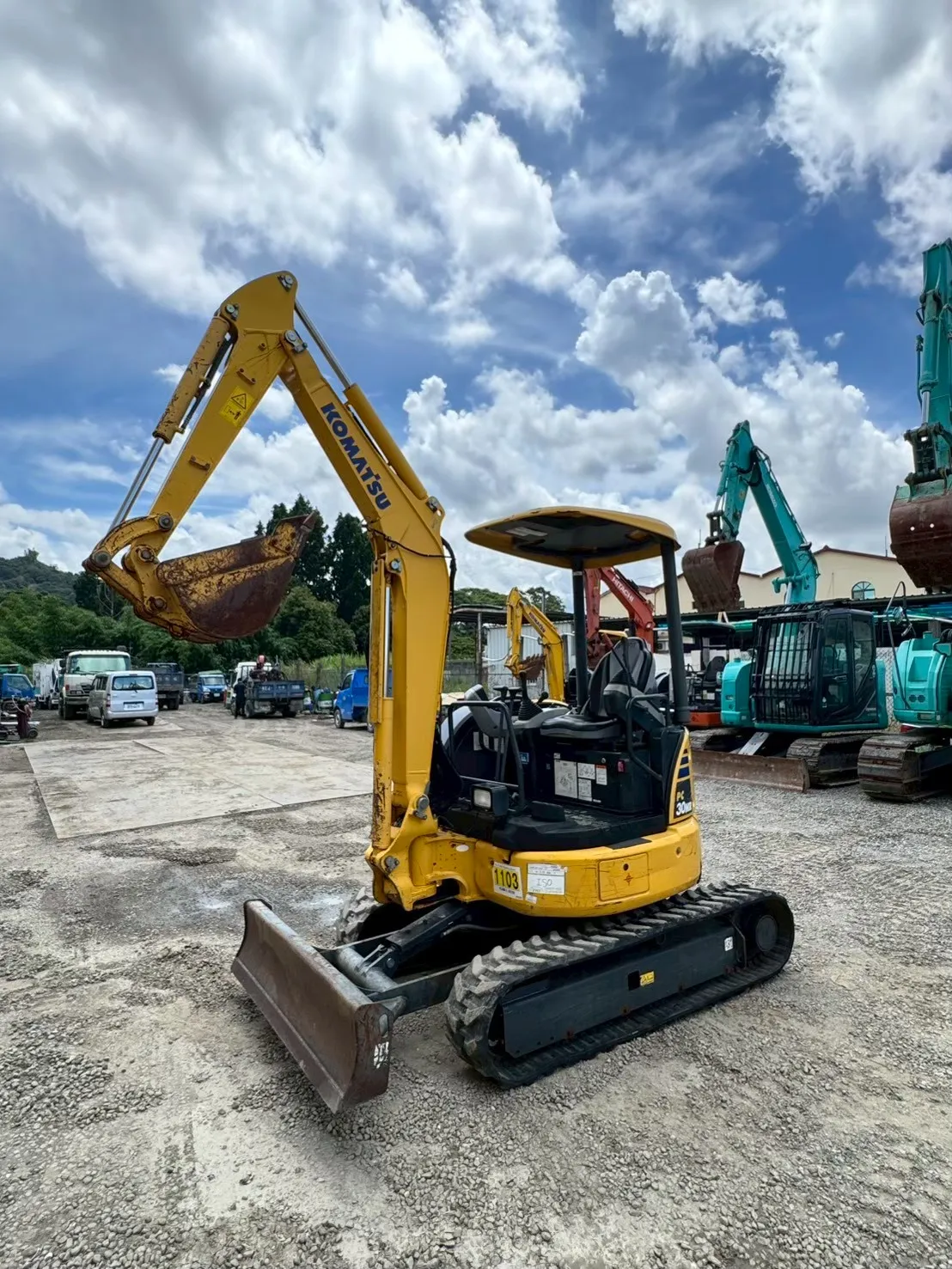 KOMATSU PC30MR-52016y 67h