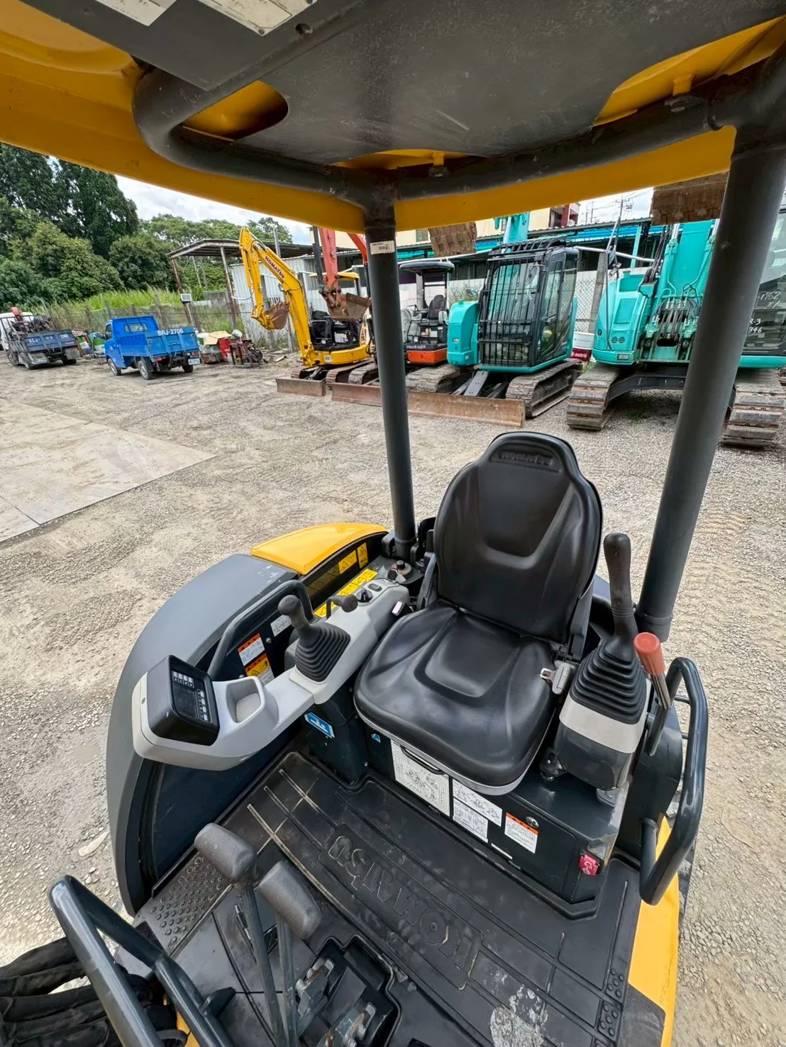 KOMATSU PC30MR-52016y 67h