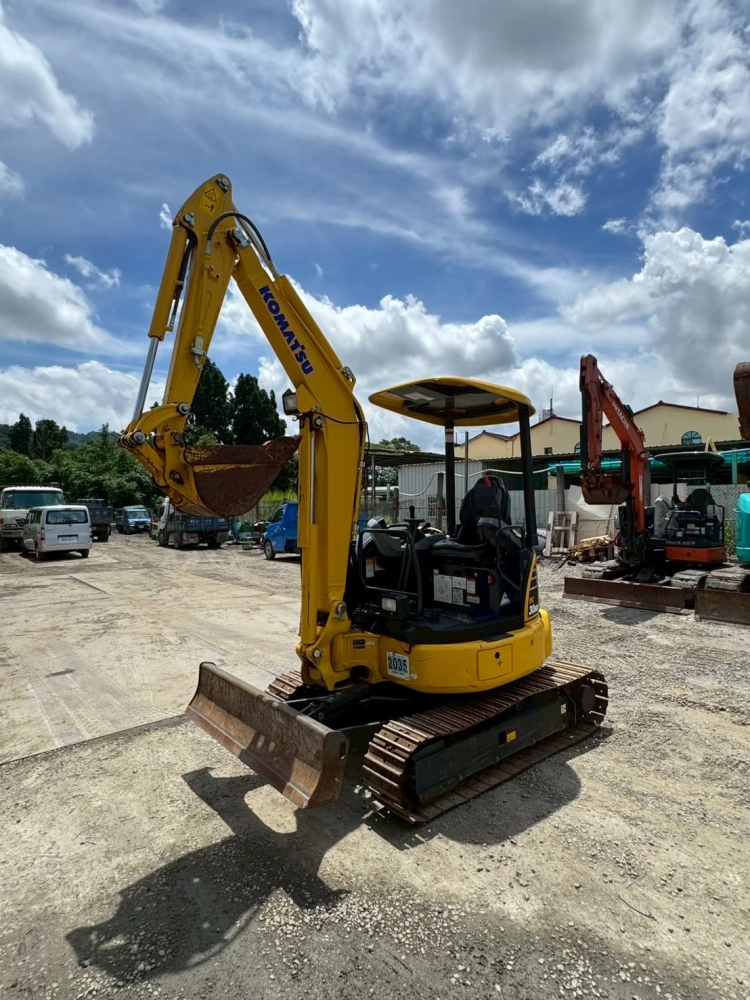 KOMATSU PC30MR-52023y 604h