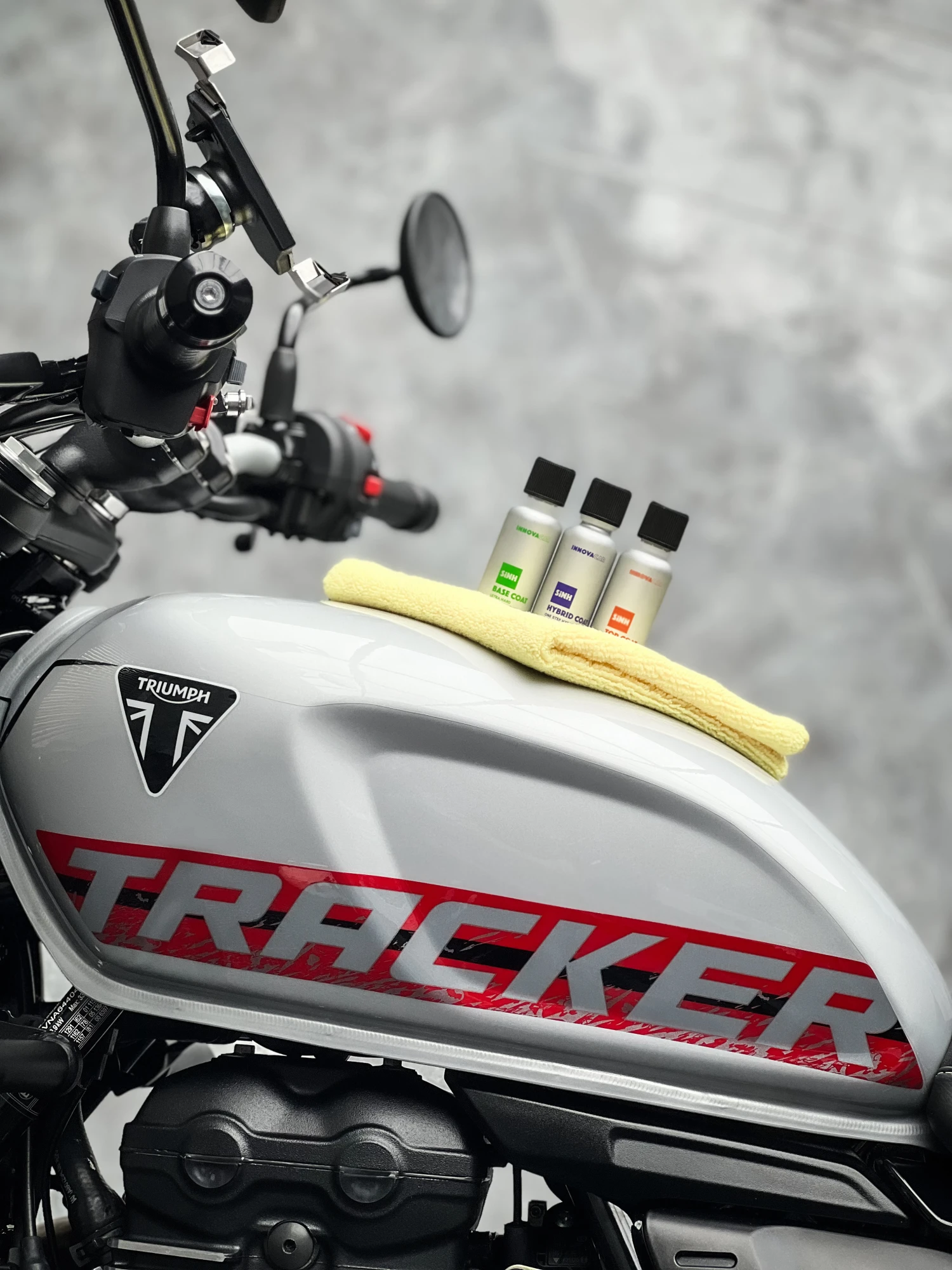 TRIUMPH TRACKER 400 鍍膜施工