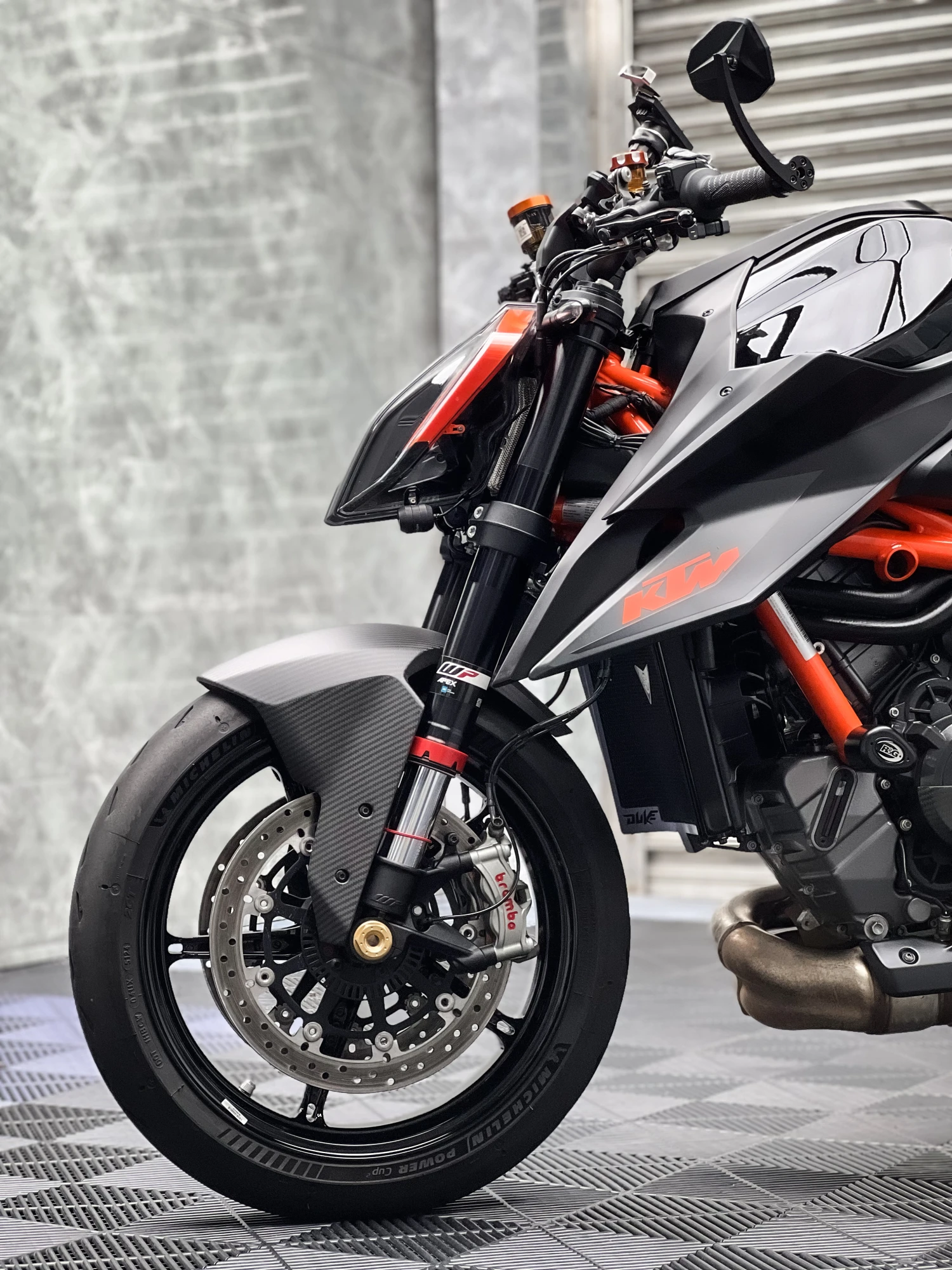 KTM 1290 SUPERDUKE R 鍍膜施工