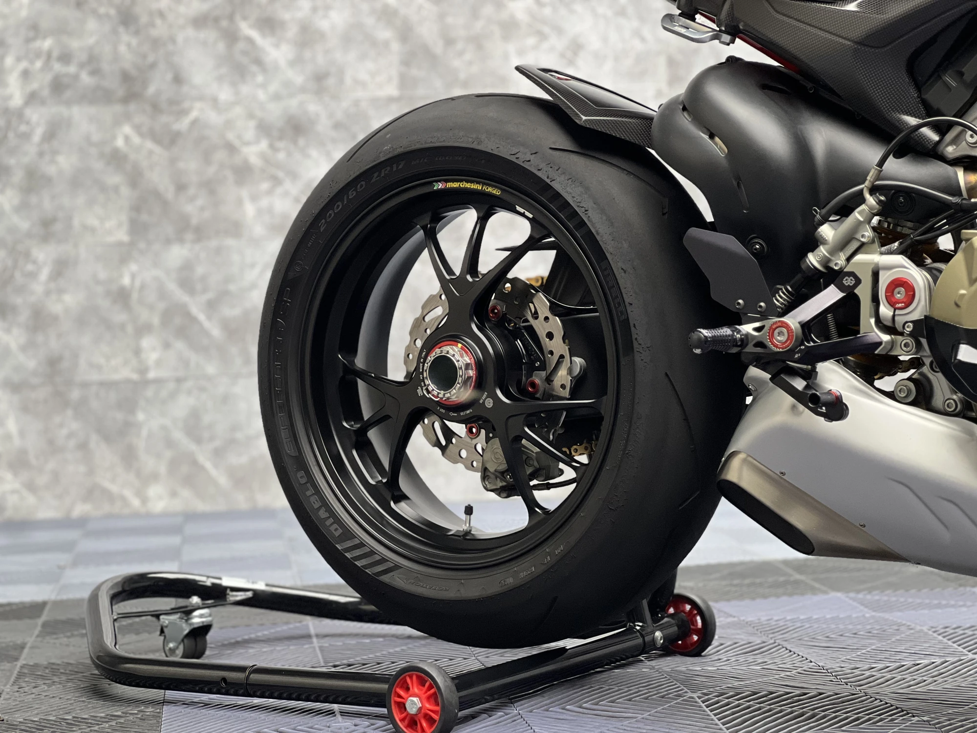 DUCATI STREET FIGHTER V4S 鍍膜施工