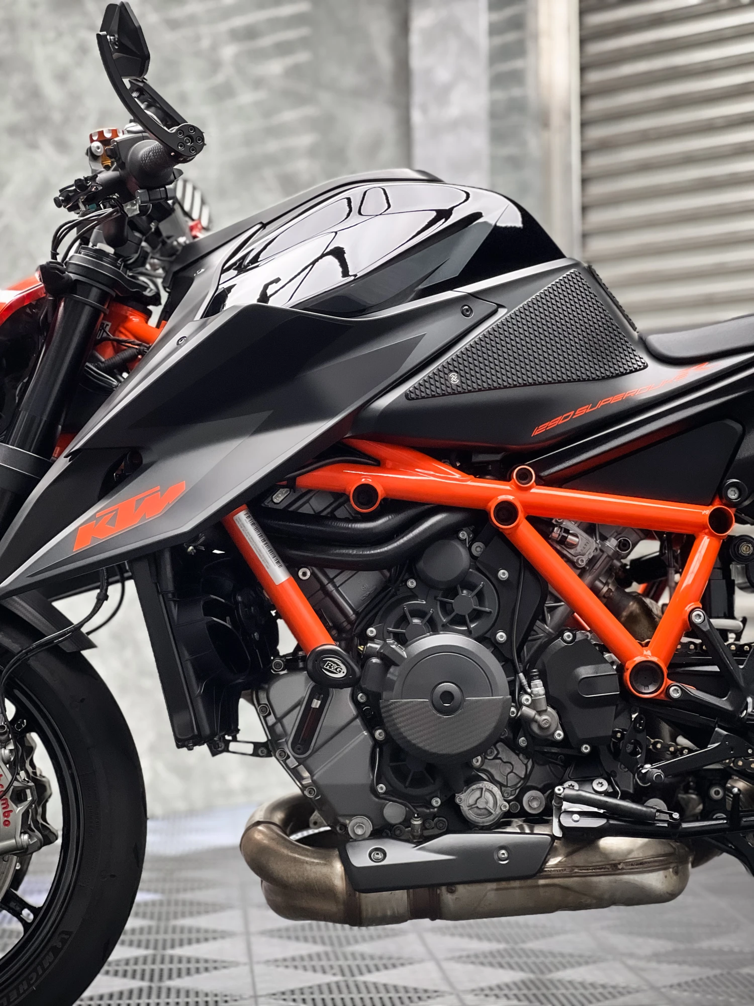 KTM 1290 SUPERDUKE R 鍍膜施工