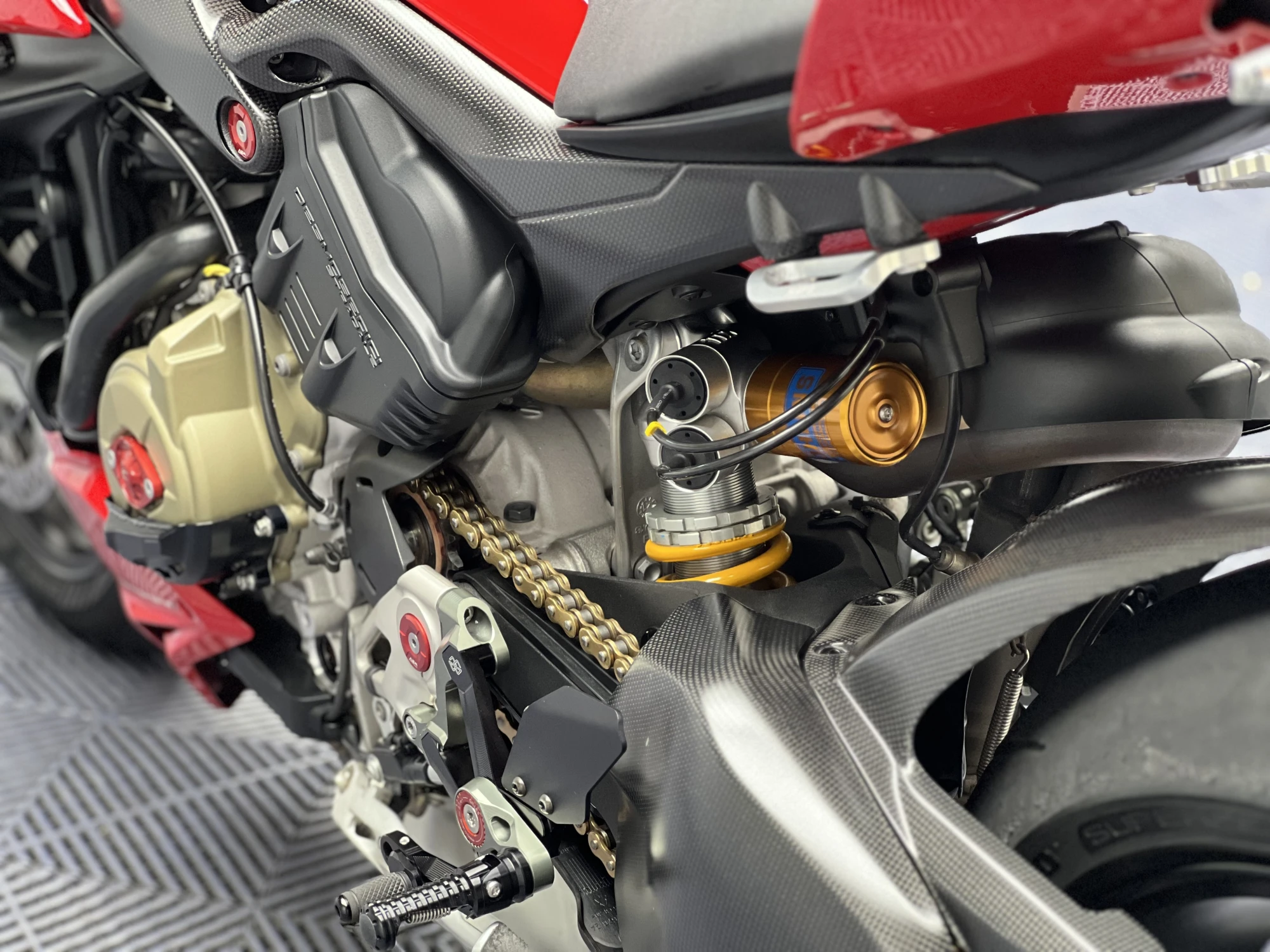 DUCATI STREET FIGHTER V4S 鍍膜施工