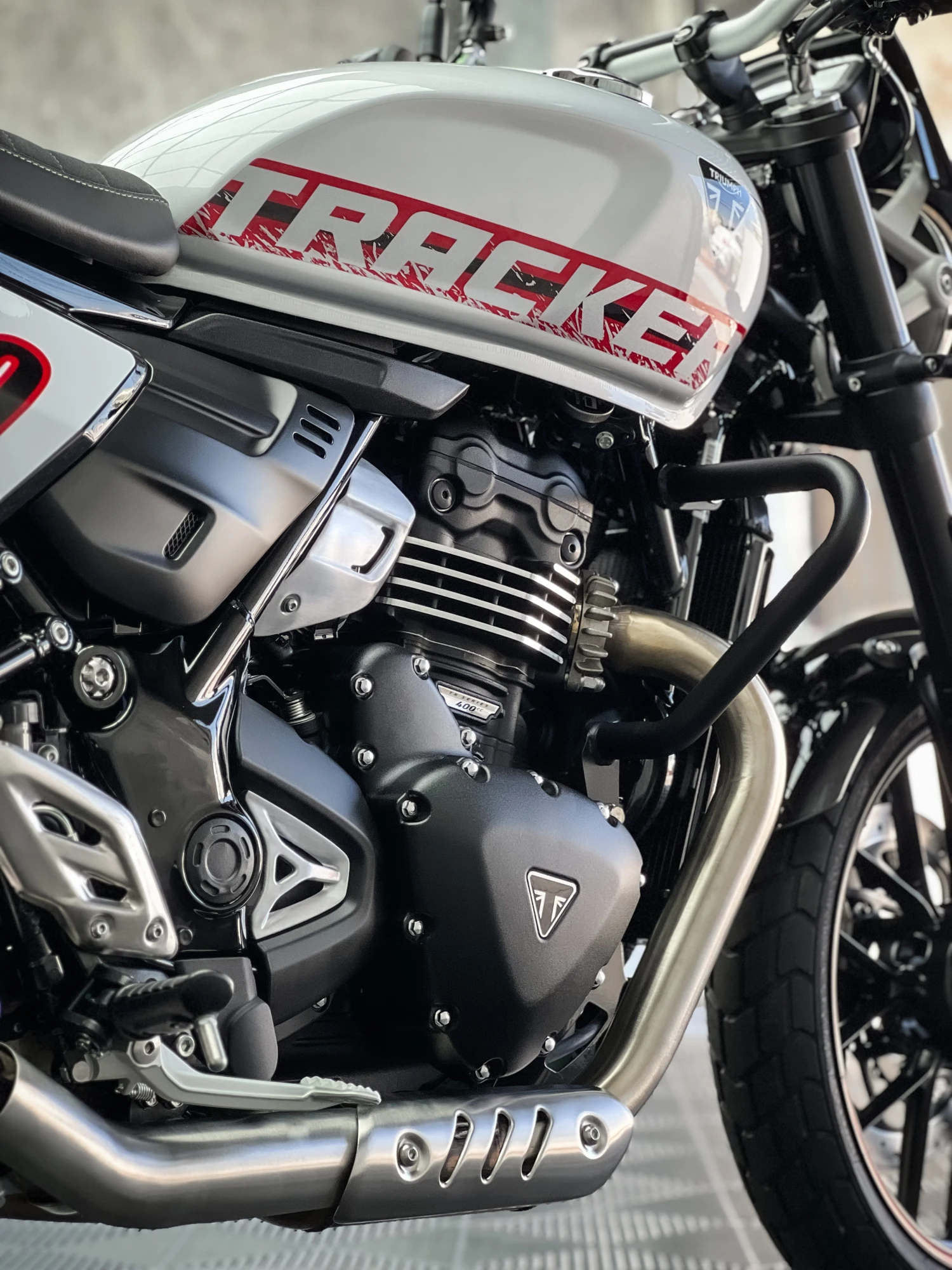 TRIUMPH TRACKER 400 鍍膜施工