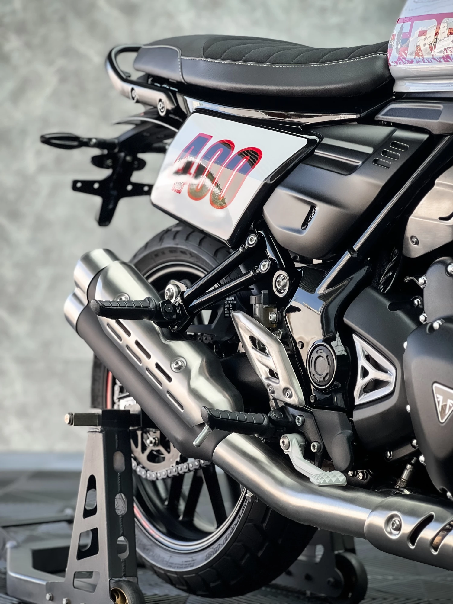 TRIUMPH TRACKER 400 鍍膜施工