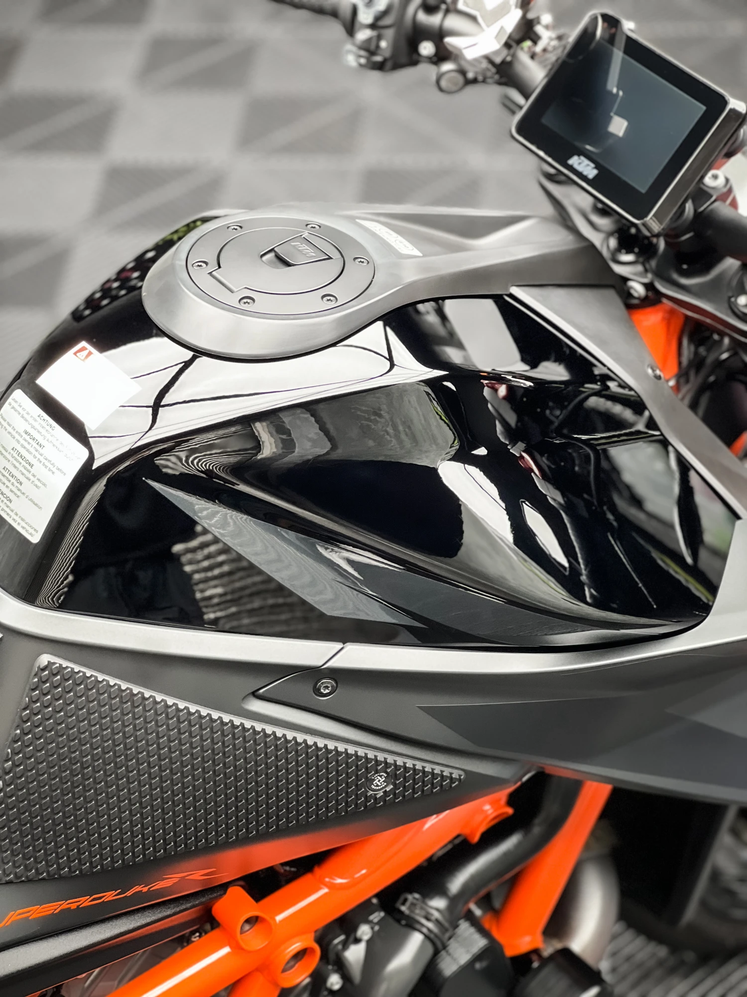 KTM 1290 SUPERDUKE R 鍍膜施工