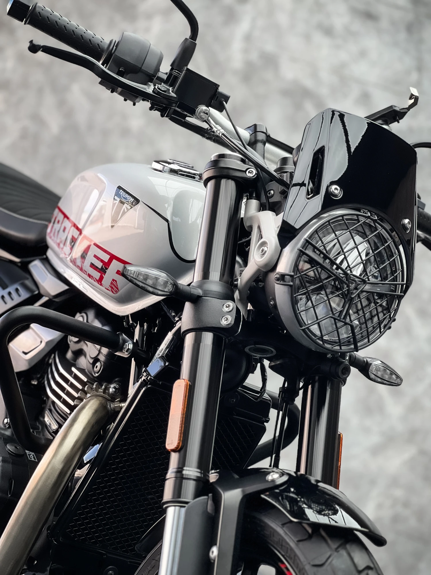TRIUMPH TRACKER 400 鍍膜施工