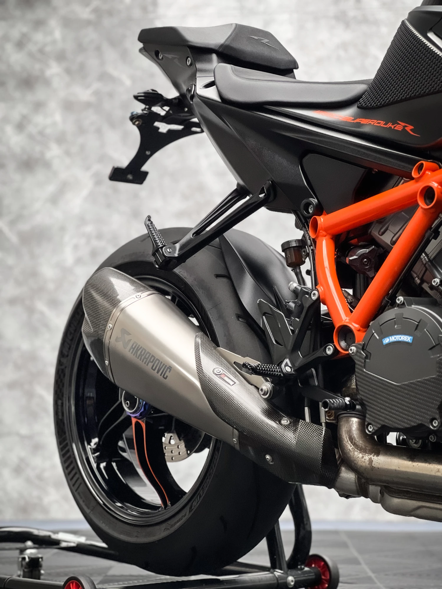 KTM 1290 SUPERDUKE R 鍍膜施工