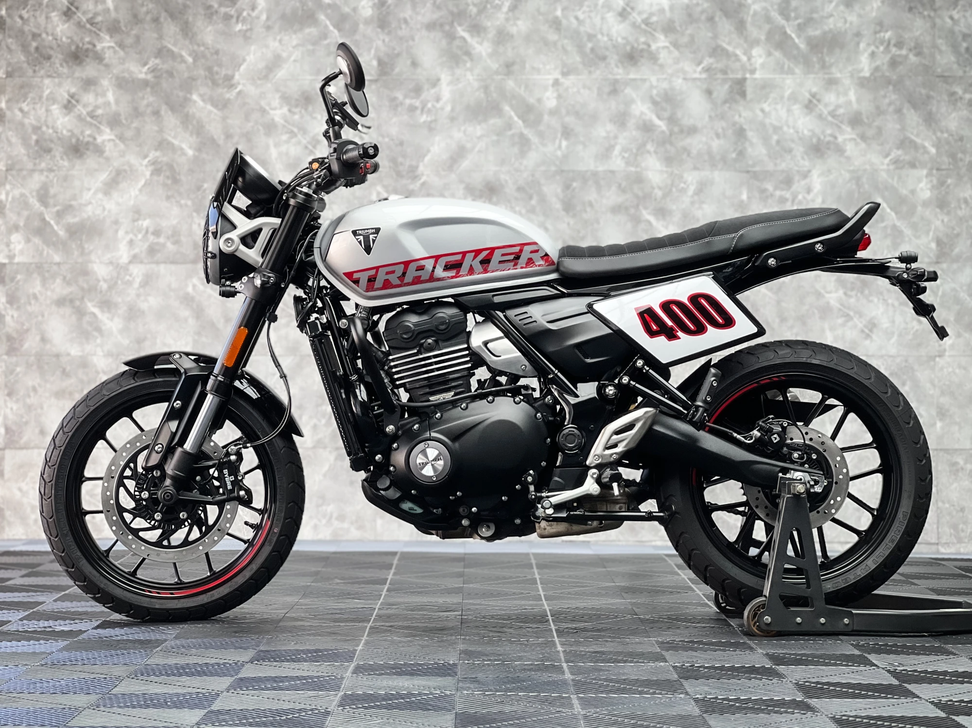TRIUMPH TRACKER 400 鍍膜施工