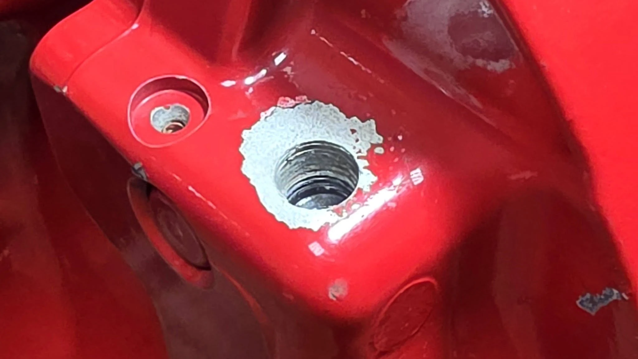 Brembo 18Z 六活塞卡鉗洩油孔崩牙維修