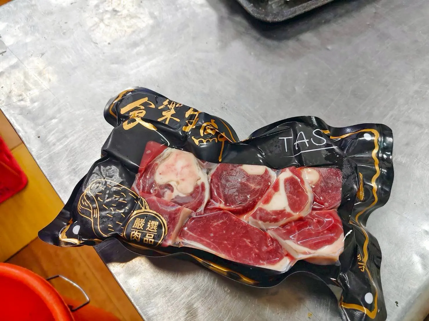 紐西蘭小羔羊帶皮帶骨腿塊  600克