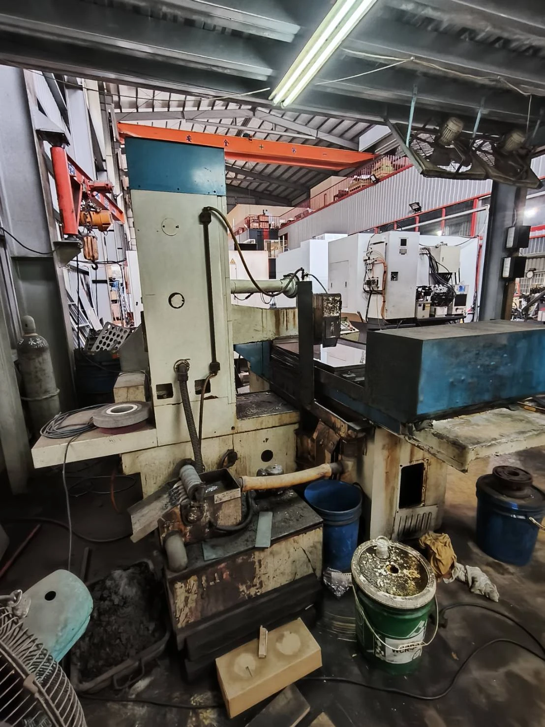 出售｜線上使用中 主新德 平面磨床 500X1000 三軸全自動