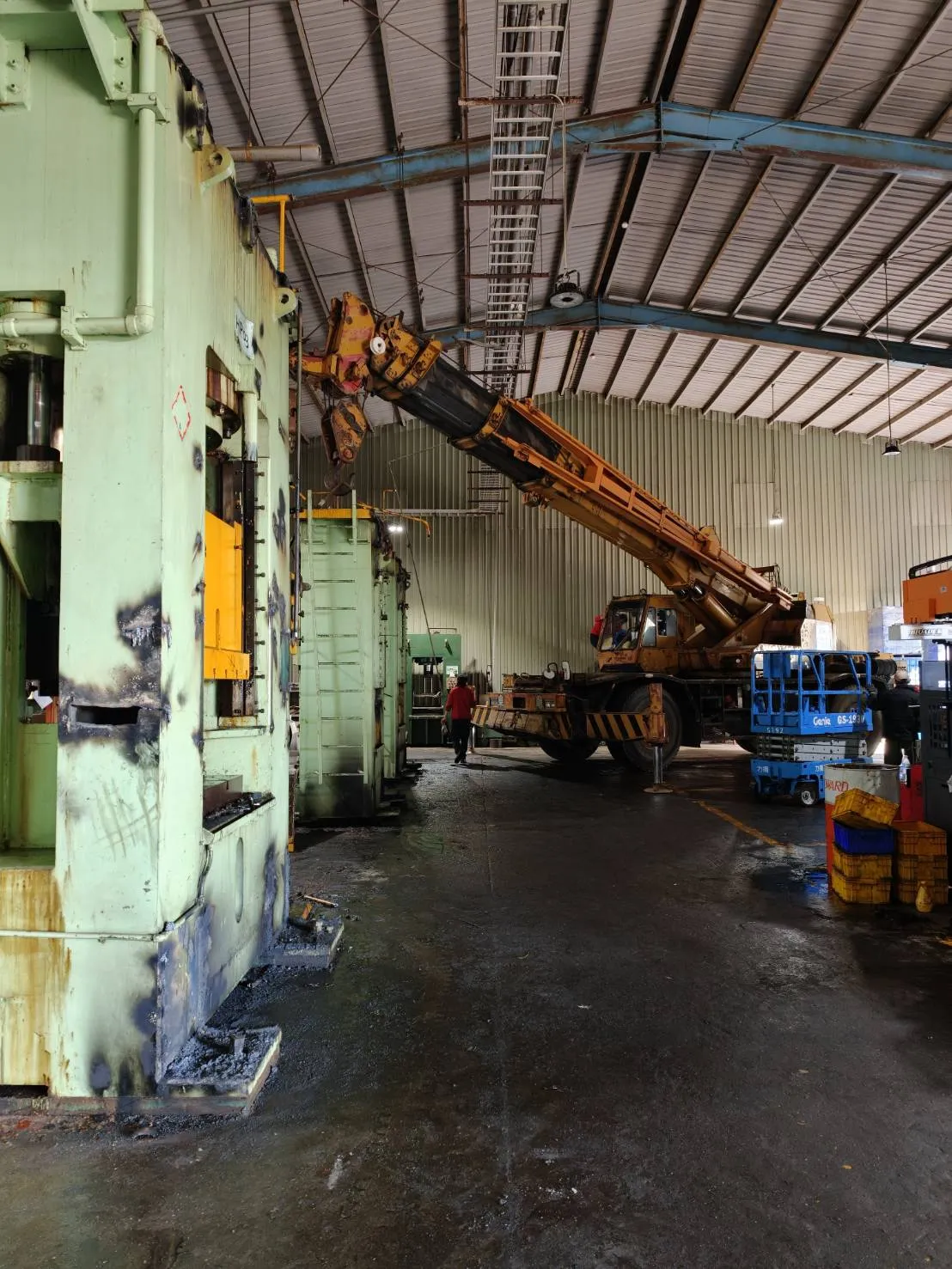 600噸大型油壓沖床拆除工程，一順發專業承接