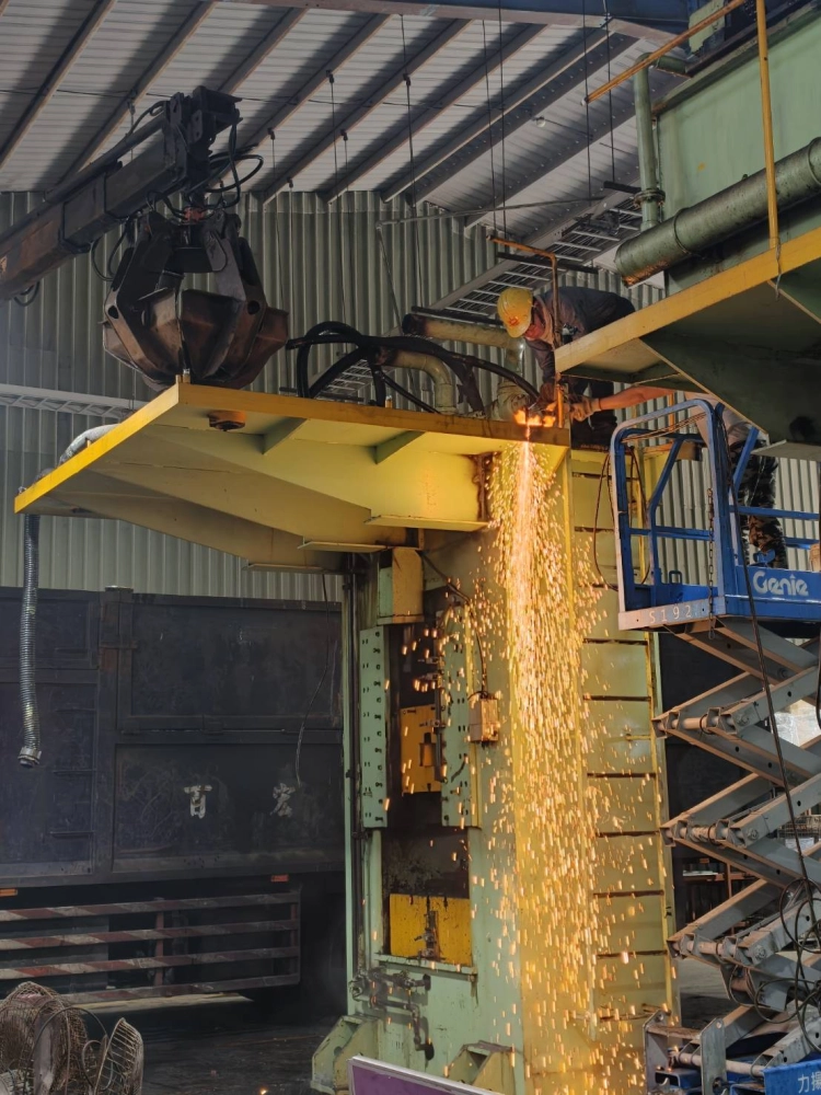 600噸大型油壓沖床拆除工程 一順發