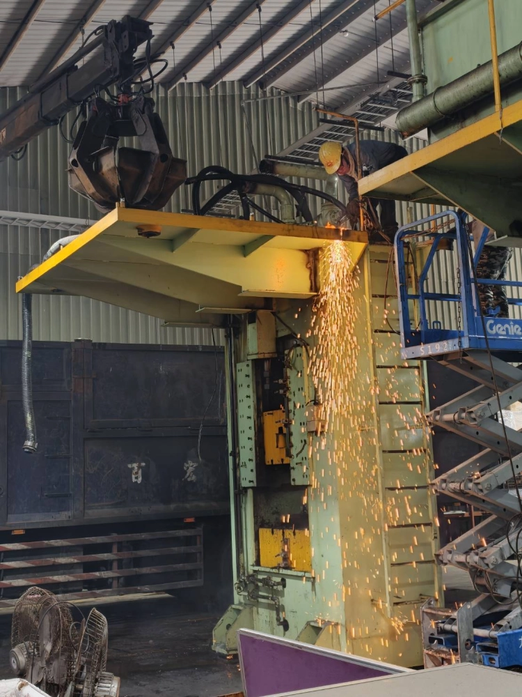 600噸大型油壓沖床拆除工程 一順發