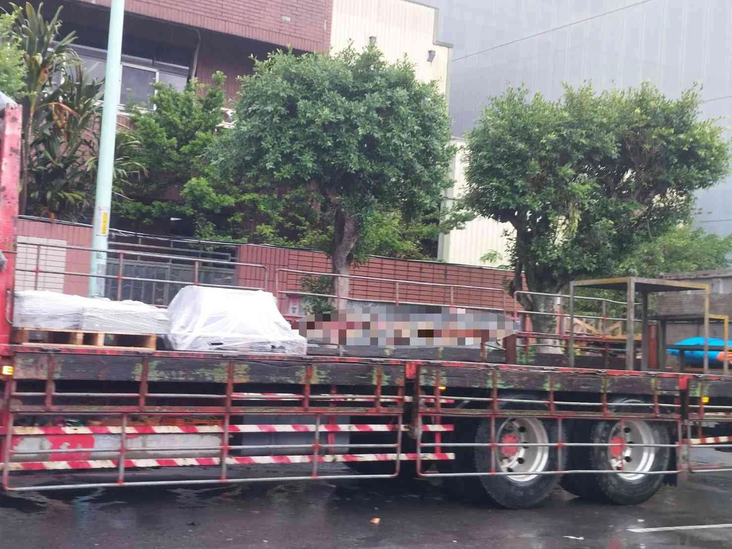 林口塑膠機械搬遷工程｜設備拆解、運輸及吊卸