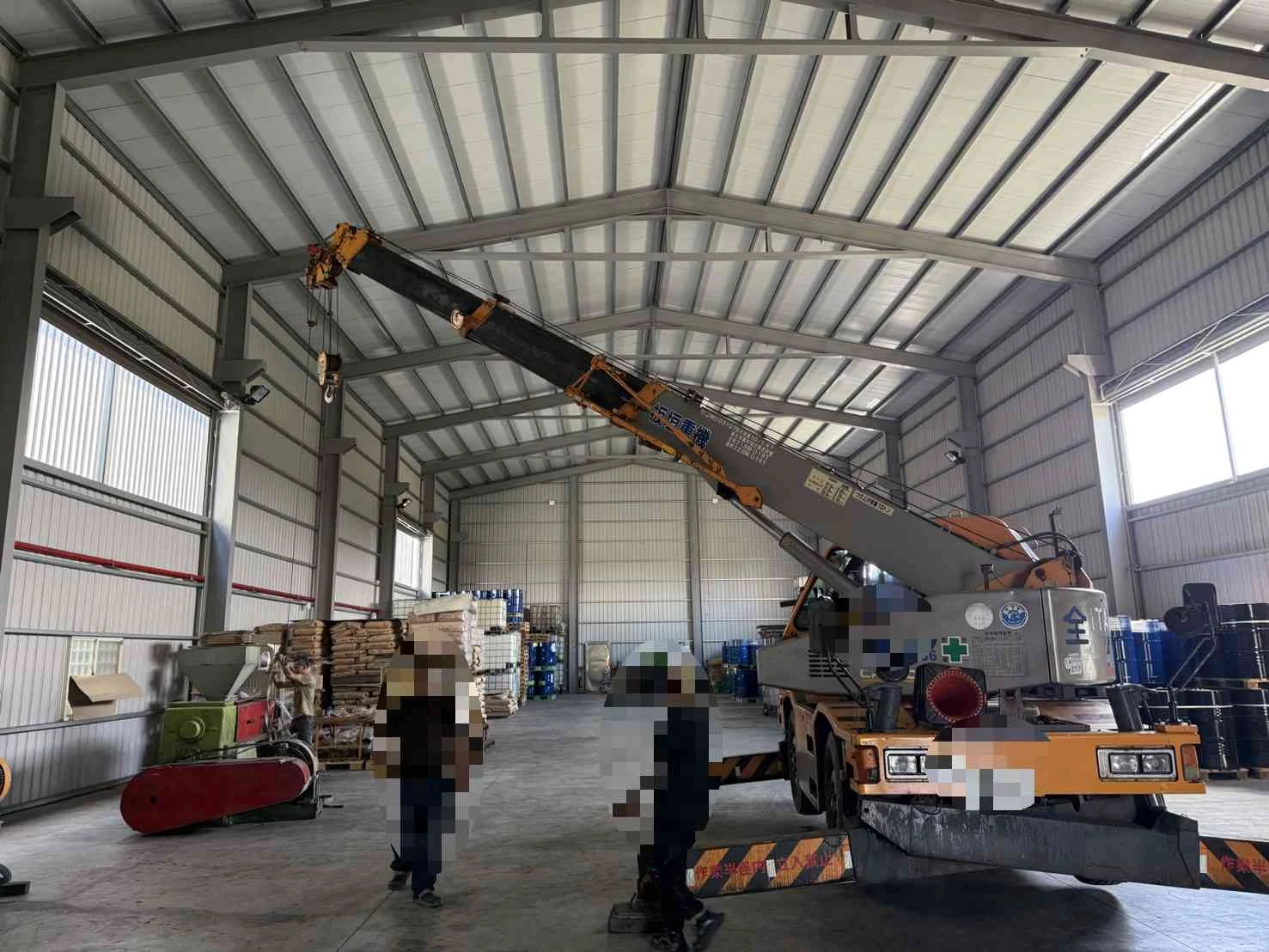 林口塑膠機械搬遷工程｜設備拆解、運輸及吊卸