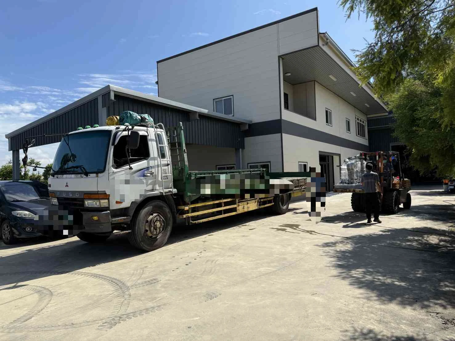 林口塑膠機械搬遷工程｜設備拆解、運輸及吊卸