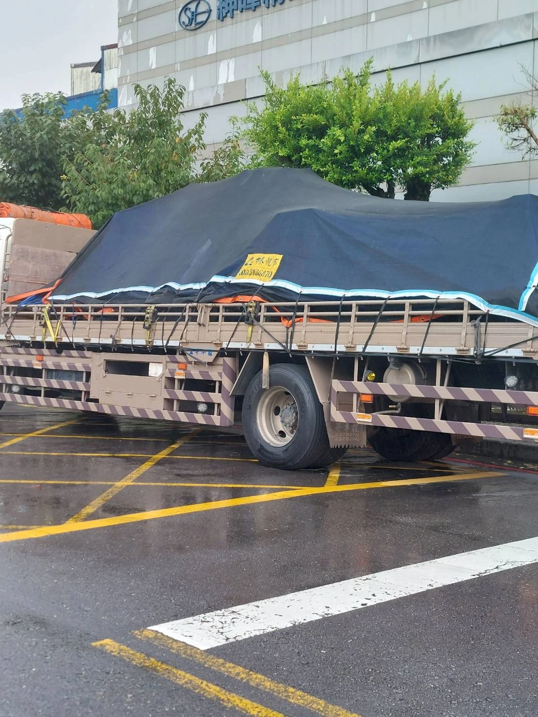 林口塑膠機械搬遷工程｜設備拆解、運輸及吊卸