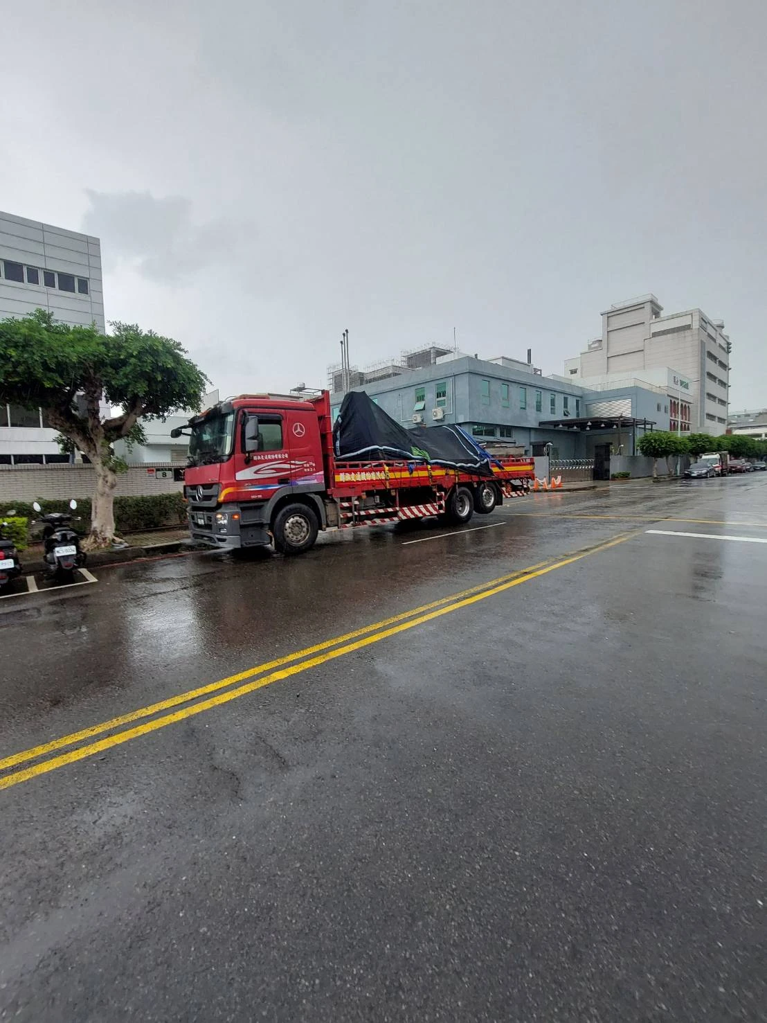 林口塑膠機械搬遷工程｜設備拆解、運輸及吊卸