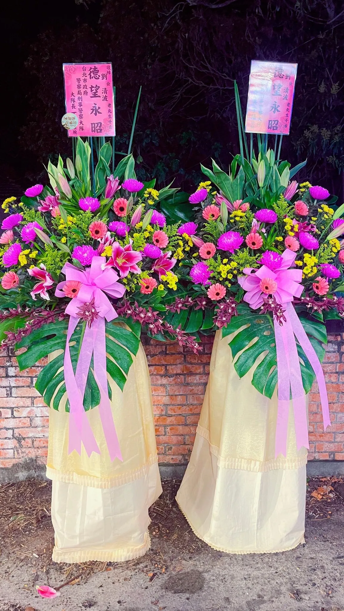 訂製《#追思羅馬花柱乙對》｜喪禮花藝雲林｜雲林環保禮籃