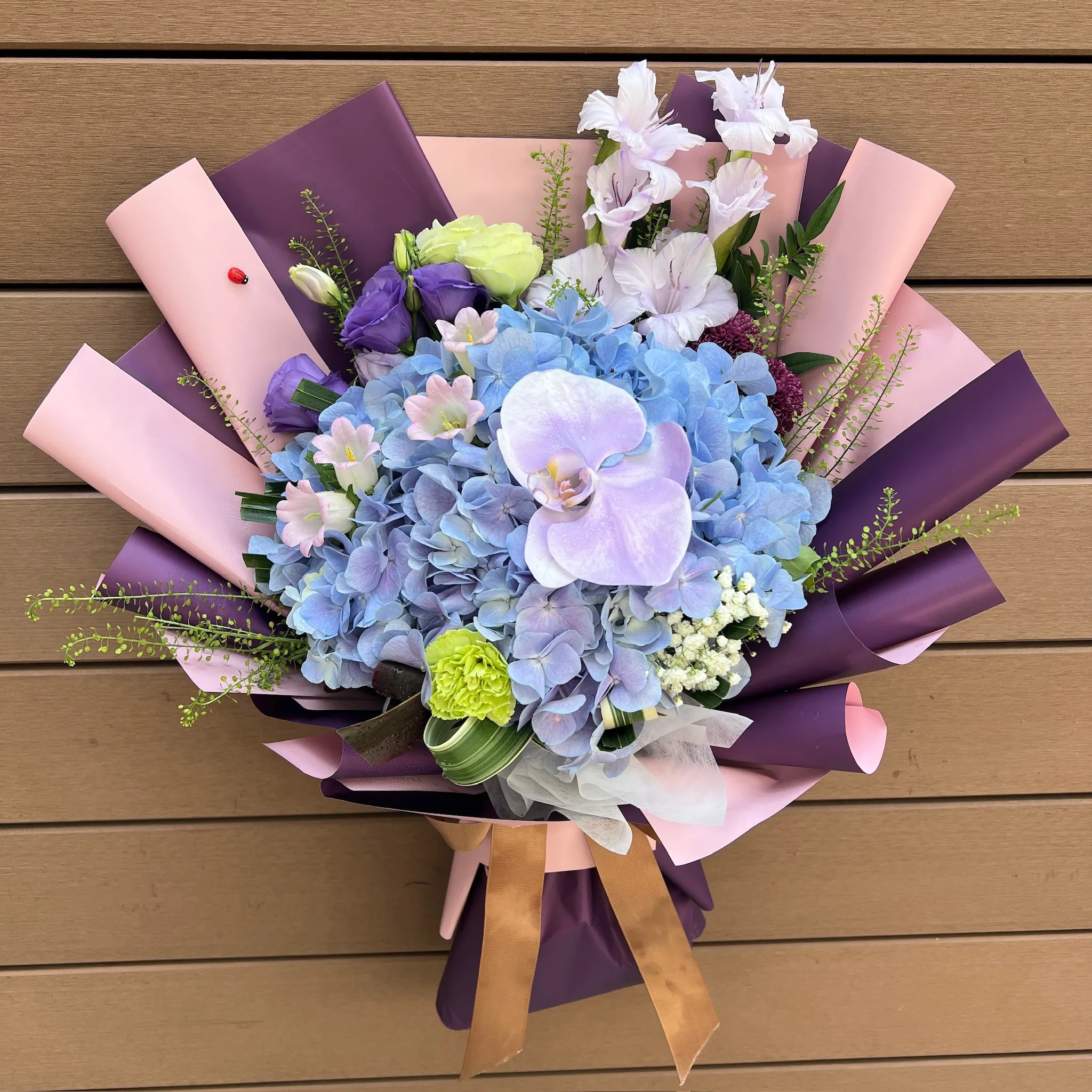 藍璛球鮮花花束 FND2094