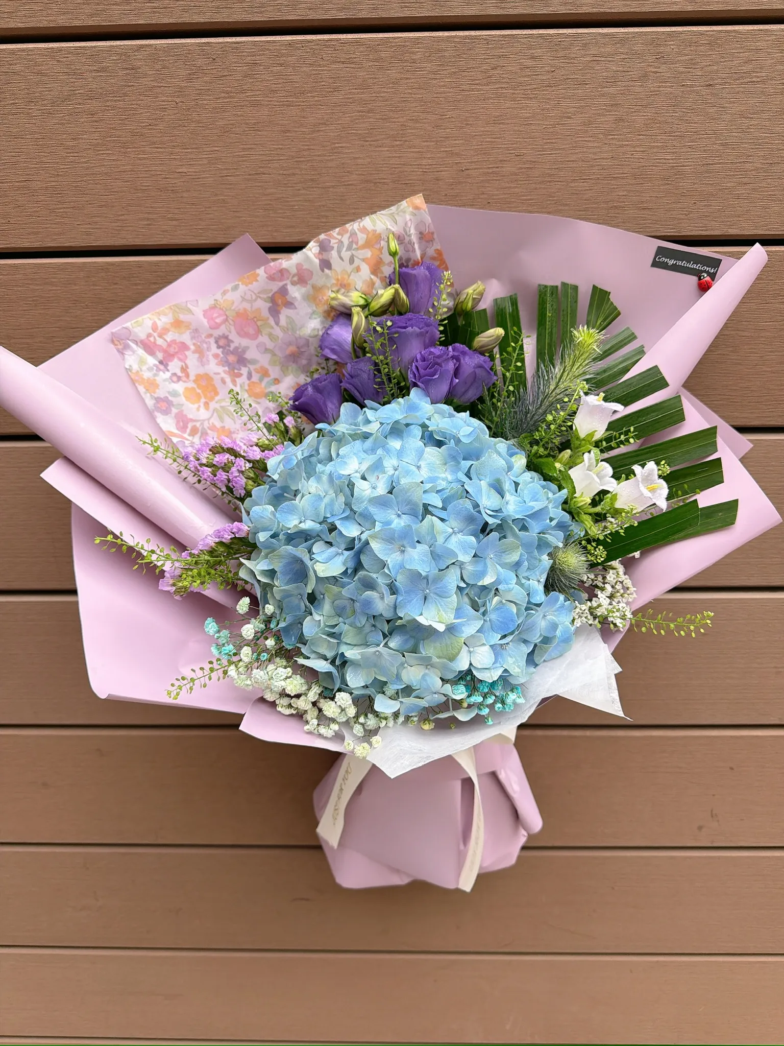 淺藍璛球鮮花花束 FND2085