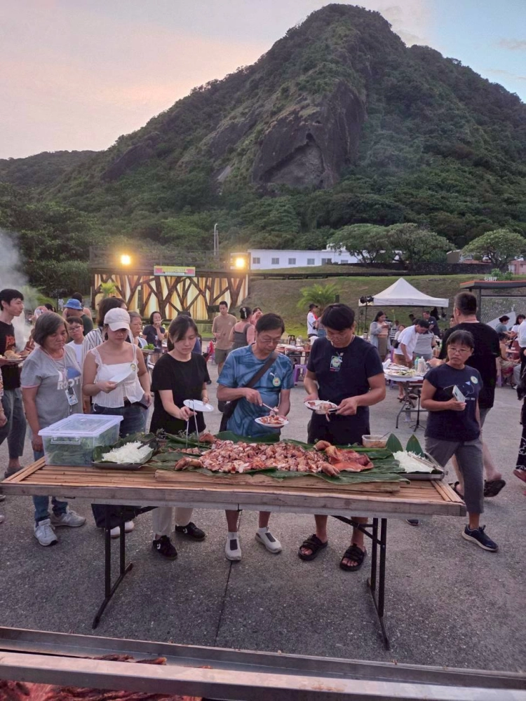 114.10.05天龍飯店客人訂購烤豬