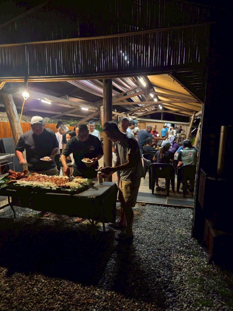 114.10.01高山森林基地訂購烤豬