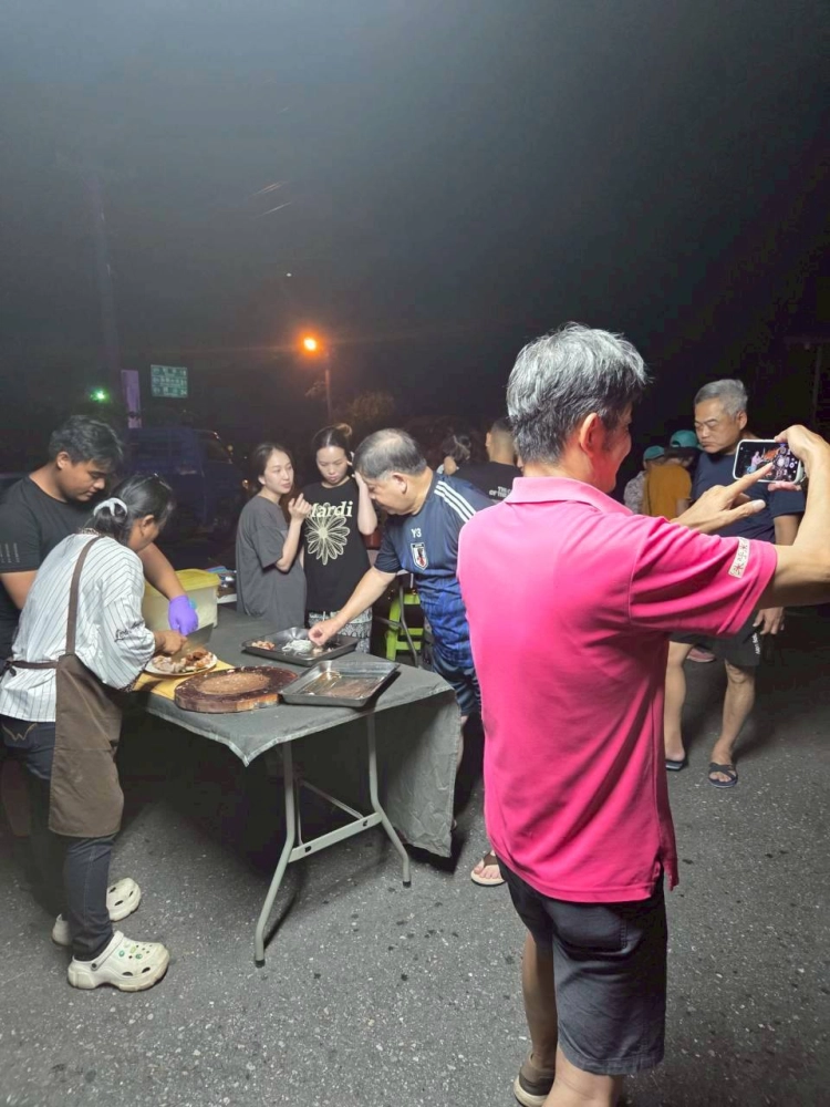 114.10.05天龍飯店客人訂購烤豬