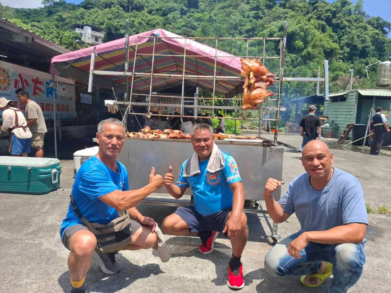 8月2日賴府警界退休烤豬服務