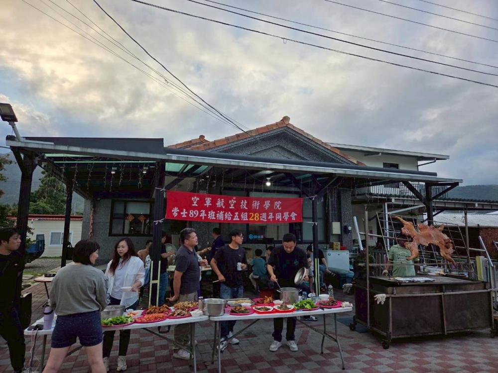 114.10.05天龍飯店客人訂購烤豬